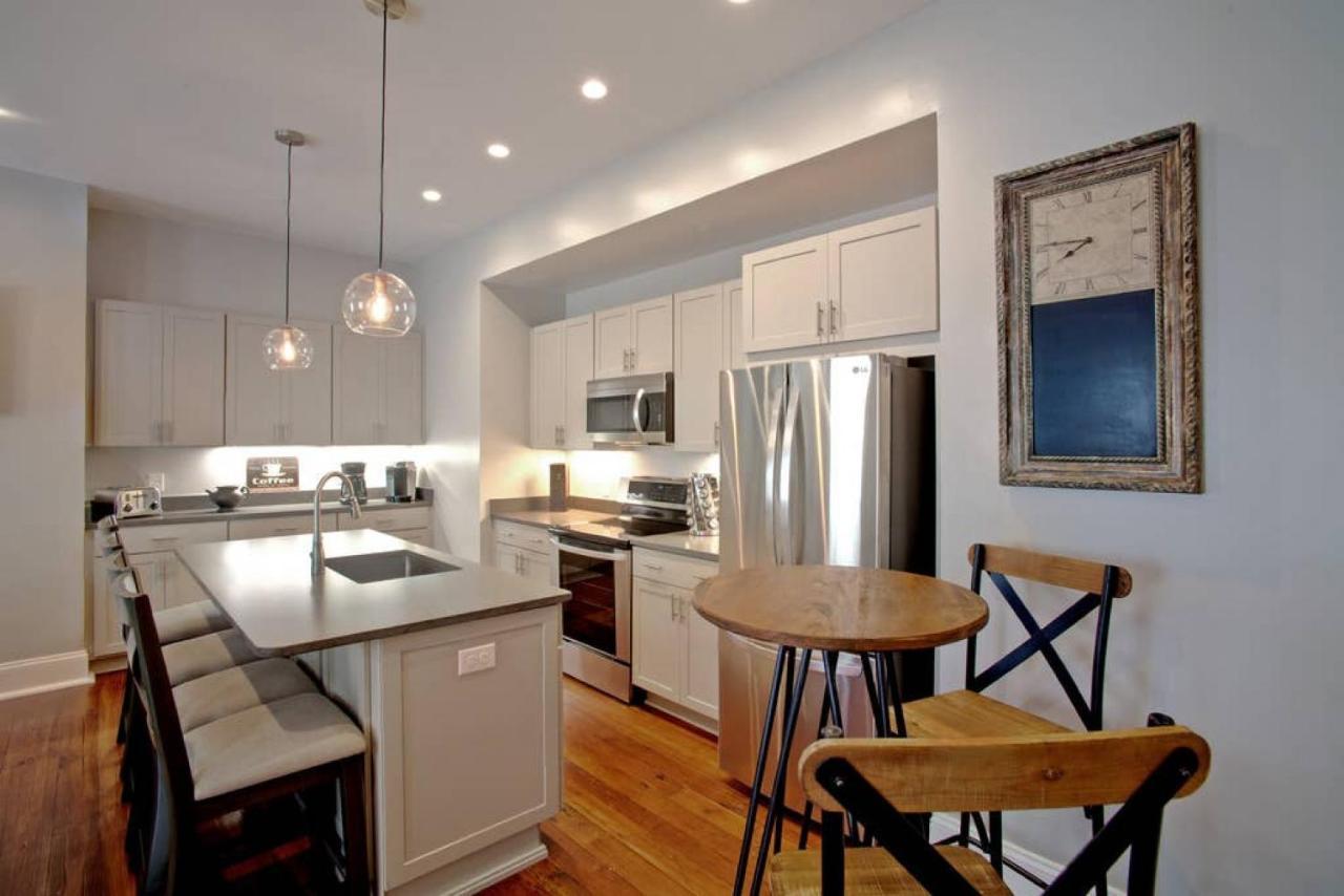 Villa Newly Renovated 4 Bed 3 Bath And 2 Parking Spots Savannah Esterno foto