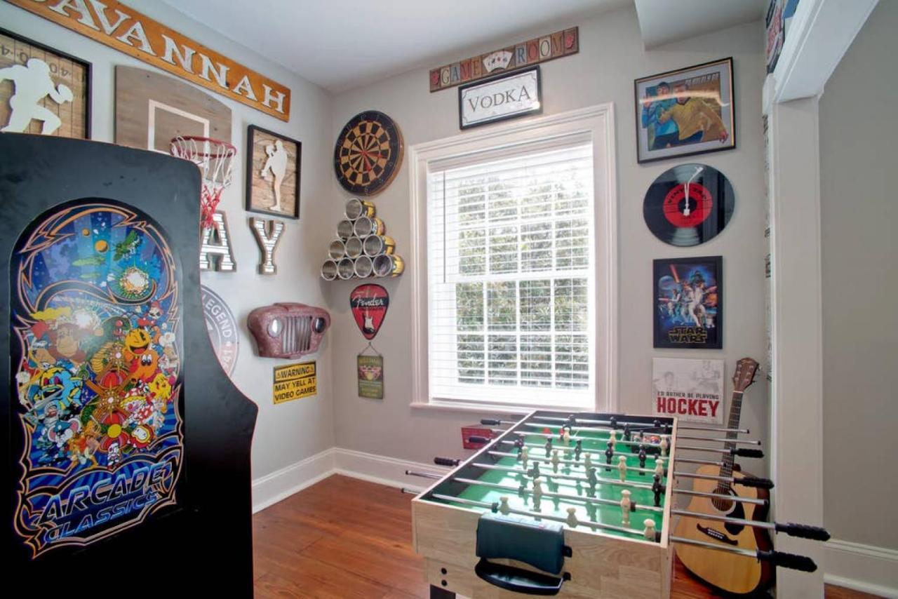 Villa Newly Renovated 4 Bed 3 Bath And 2 Parking Spots Savannah Esterno foto