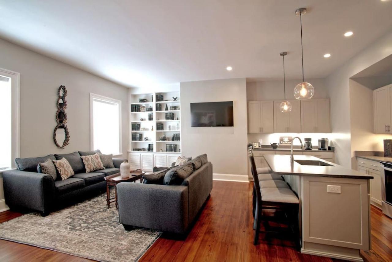 Villa Newly Renovated 4 Bed 3 Bath And 2 Parking Spots Savannah Esterno foto