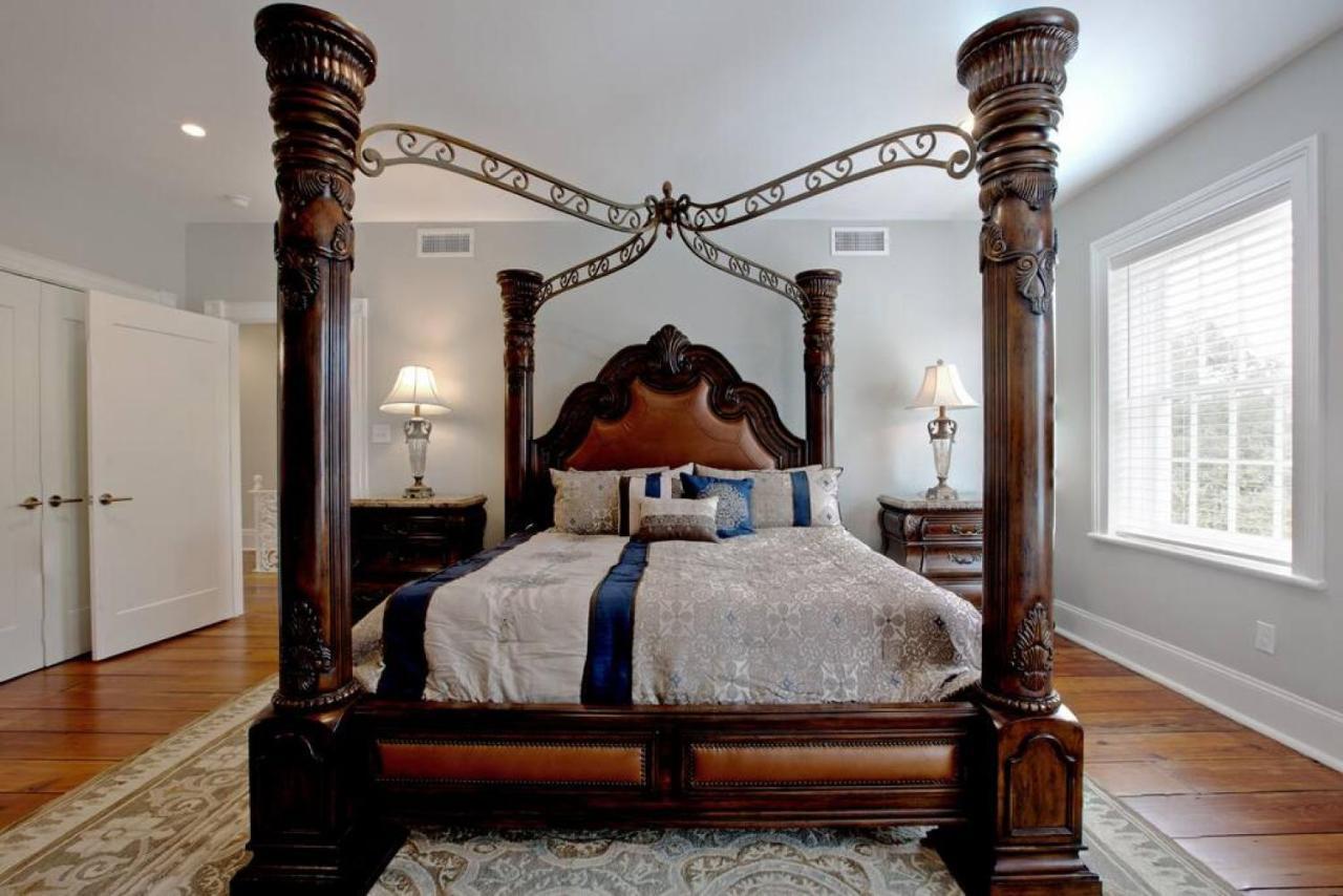 Villa Newly Renovated 4 Bed 3 Bath And 2 Parking Spots Savannah Esterno foto