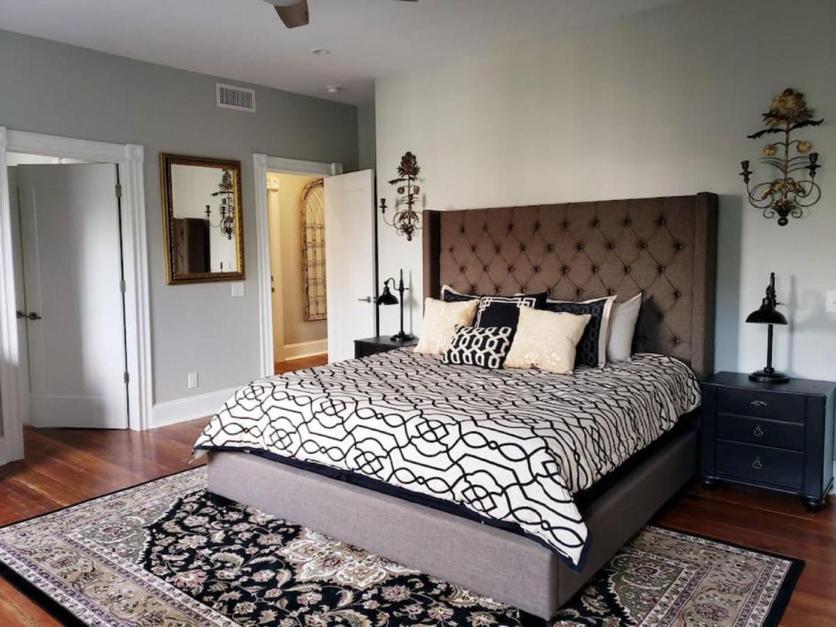 Villa Newly Renovated 4 Bed 3 Bath And 2 Parking Spots Savannah Esterno foto