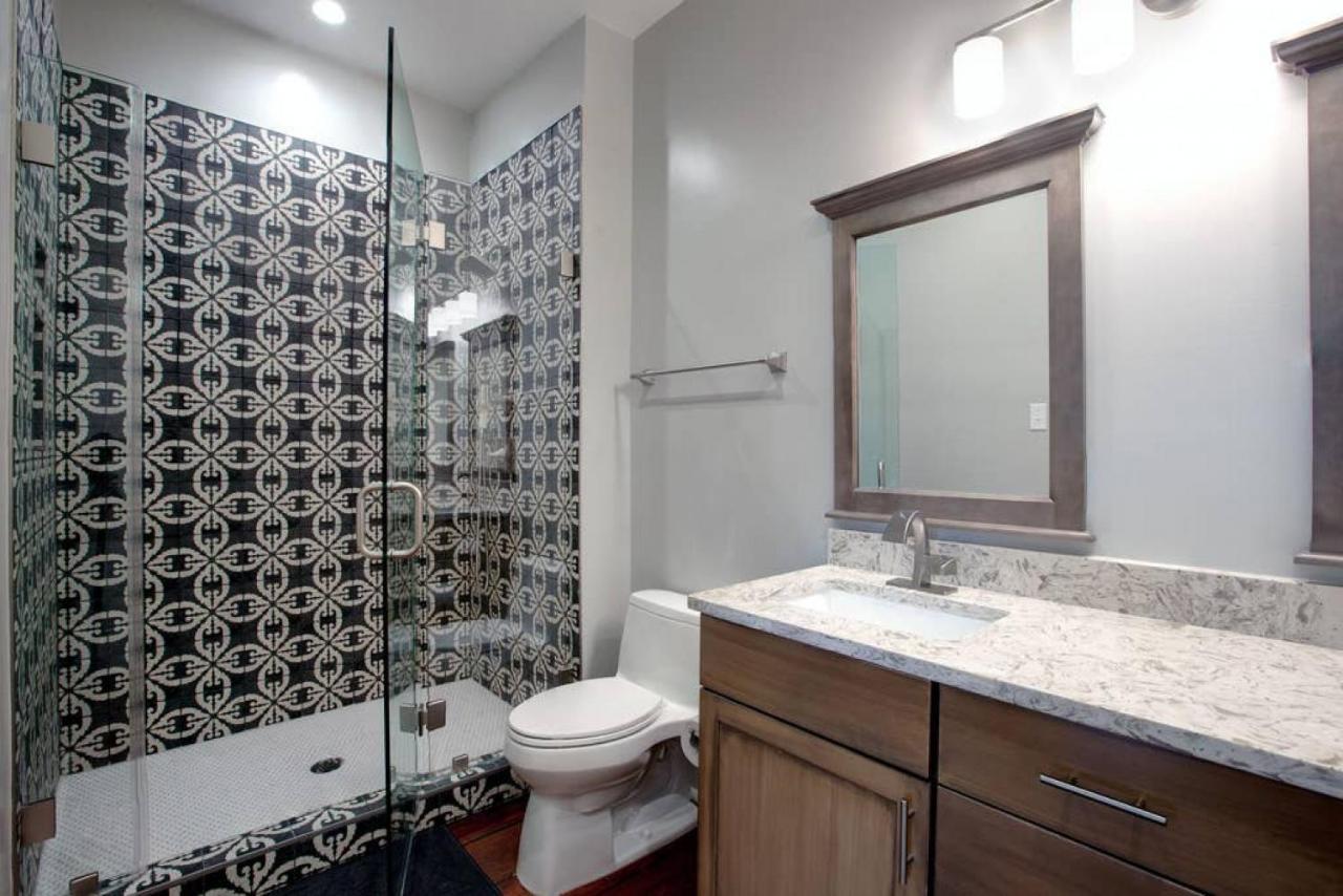 Villa Newly Renovated 4 Bed 3 Bath And 2 Parking Spots Savannah Esterno foto