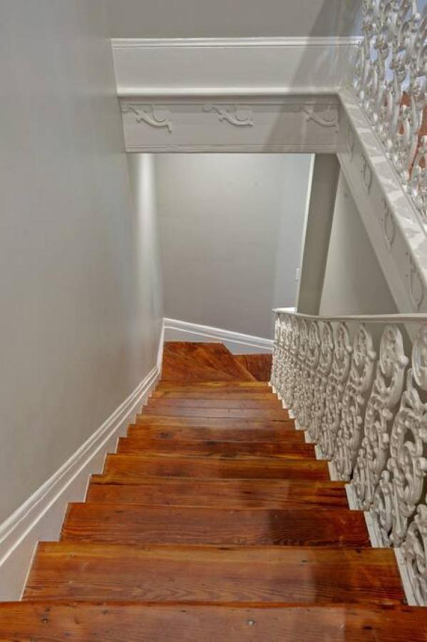 Villa Newly Renovated 4 Bed 3 Bath And 2 Parking Spots Savannah Esterno foto