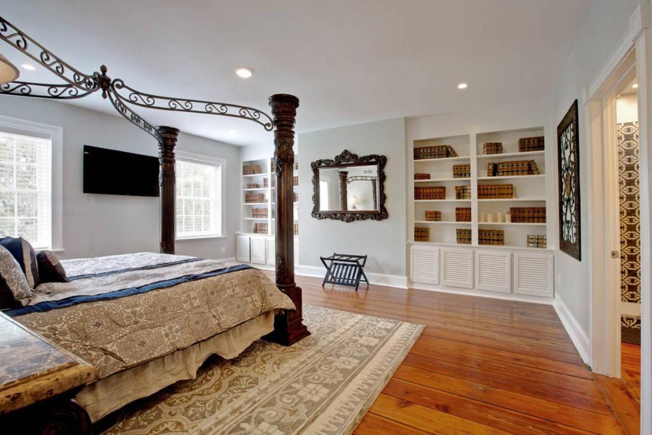 Villa Newly Renovated 4 Bed 3 Bath And 2 Parking Spots Savannah Esterno foto