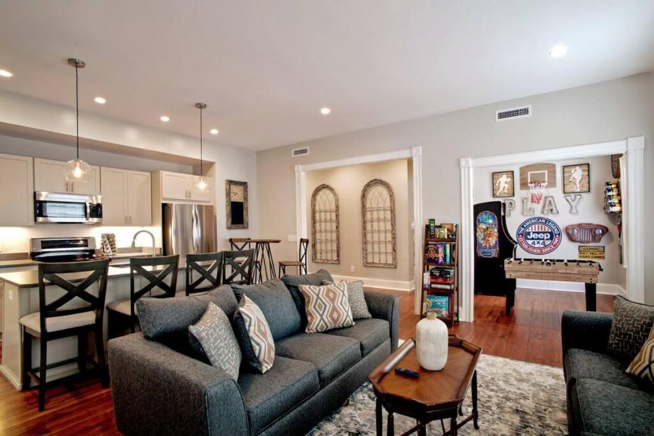 Villa Newly Renovated 4 Bed 3 Bath And 2 Parking Spots Savannah Esterno foto