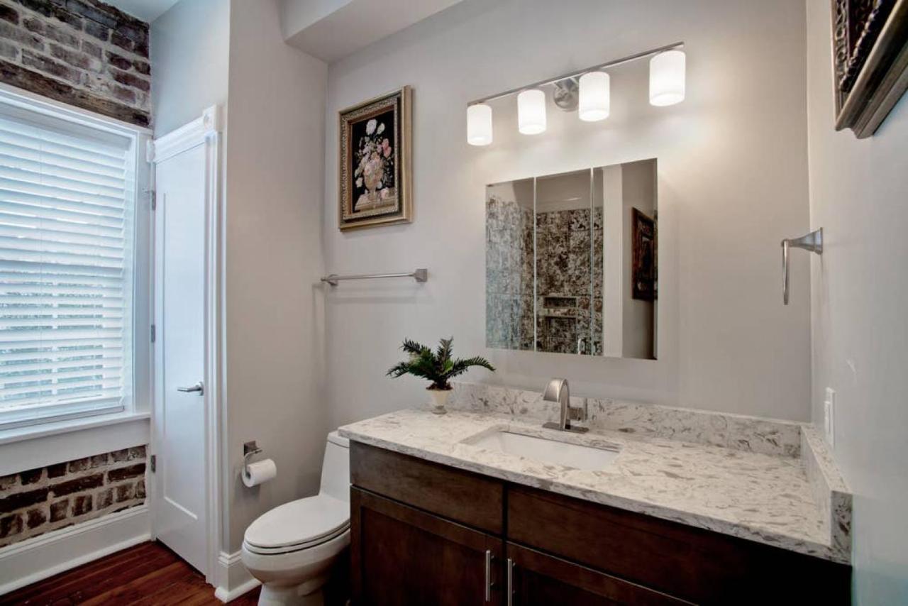 Villa Newly Renovated 4 Bed 3 Bath And 2 Parking Spots Savannah Esterno foto