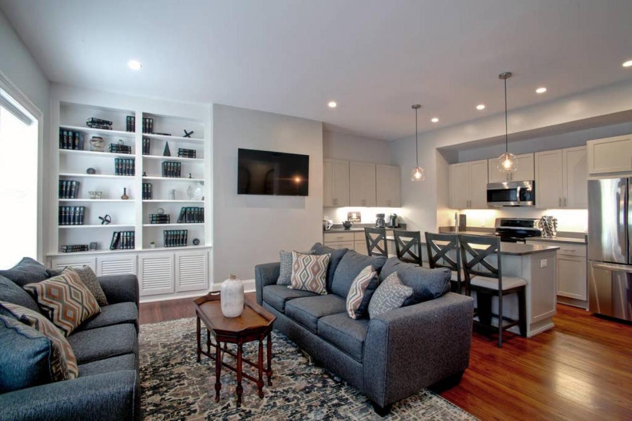 Villa Newly Renovated 4 Bed 3 Bath And 2 Parking Spots Savannah Esterno foto
