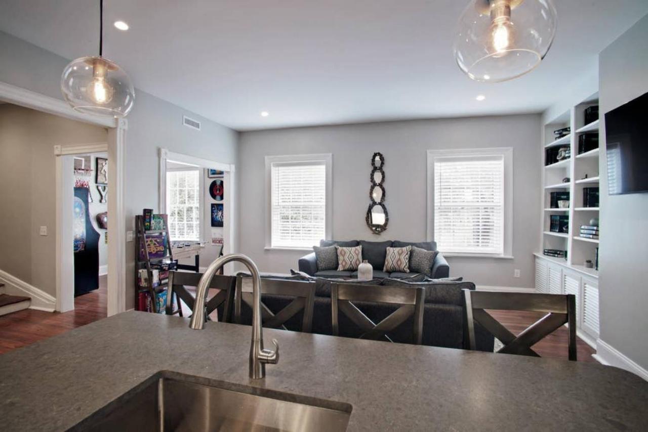 Villa Newly Renovated 4 Bed 3 Bath And 2 Parking Spots Savannah Esterno foto