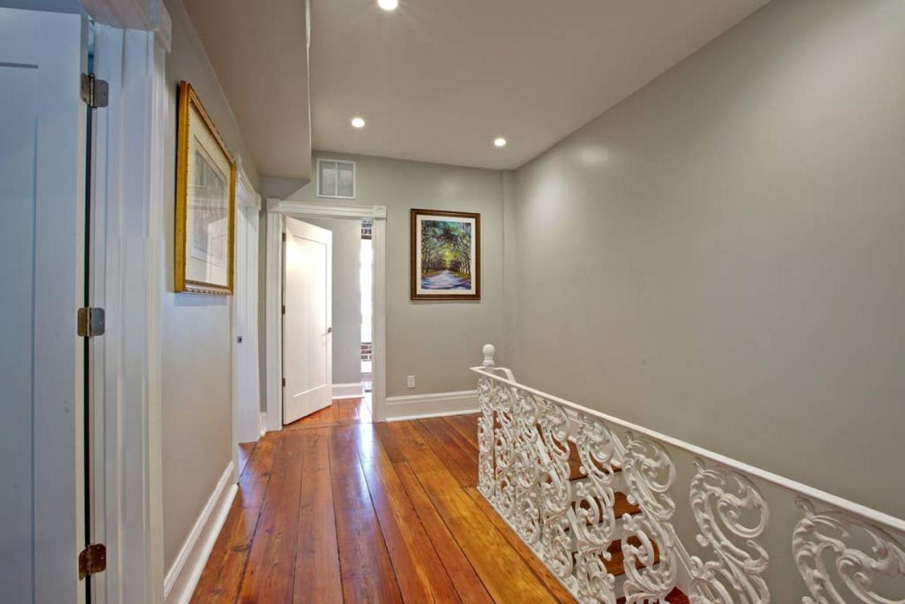 Villa Newly Renovated 4 Bed 3 Bath And 2 Parking Spots Savannah Esterno foto