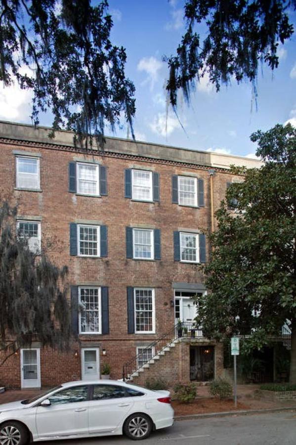 Villa Newly Renovated 4 Bed 3 Bath And 2 Parking Spots Savannah Esterno foto
